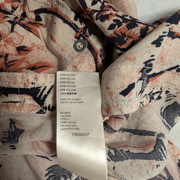 We The Free “It’s A Vibe” Buttondown • Floral Print • Size Large - Picture 5 of 10